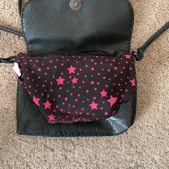 Small Black Purse with Skulls - Picture 4 of 4